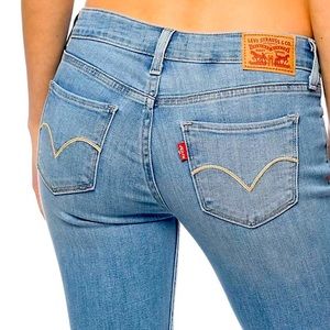 Levi. 535 light wash skinny jean